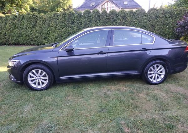 Volkswagen Passat cena 71900 przebieg: 134000, rok produkcji 2019 z Byczyna małe 79